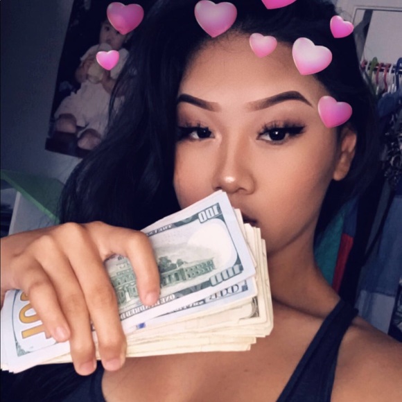 Meet your Posher, Emily - Picture 2 of 2